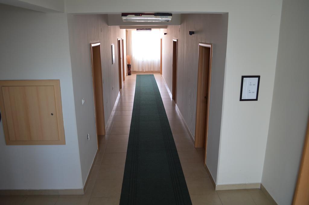 בודווה Hotel Kangaroo מראה חיצוני תמונה